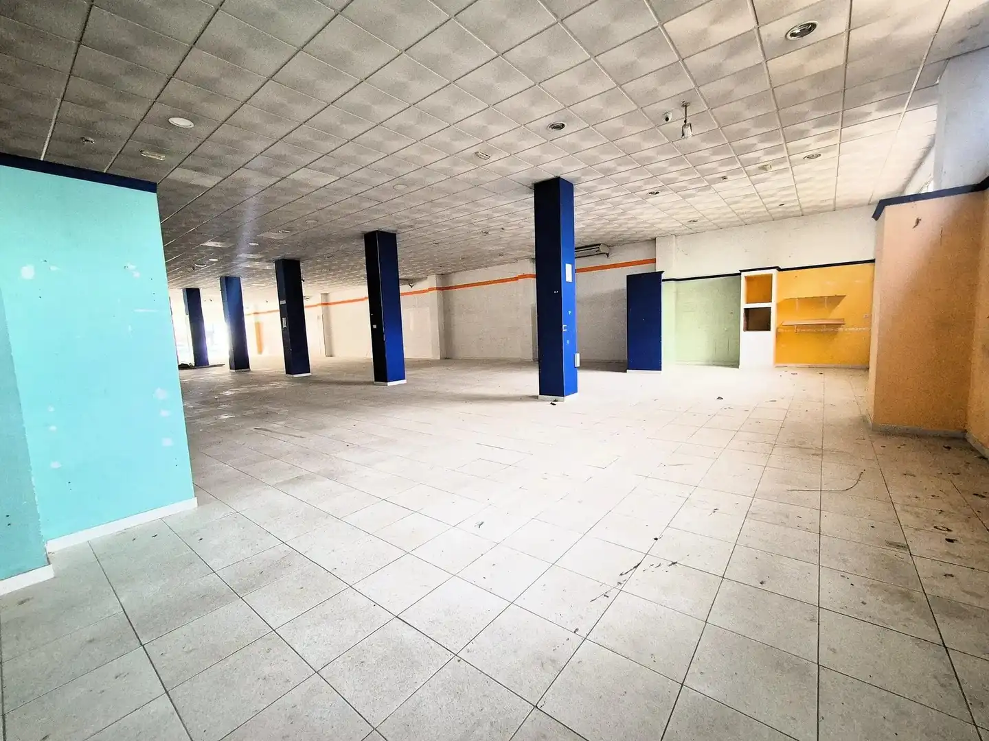 Local comercial de lloguer a Loja, imagen 3