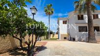 Vista exterior de Casa o xalet en venda en L'Eliana amb Aire condicionat, Calefacció i Jardí privat