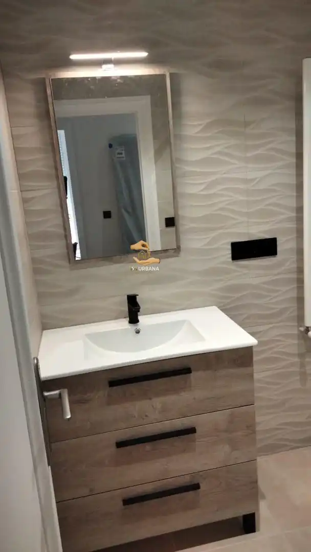 Baño de Piso de alquiler en Salamanca con Calefacción, Amueblado y Balcón