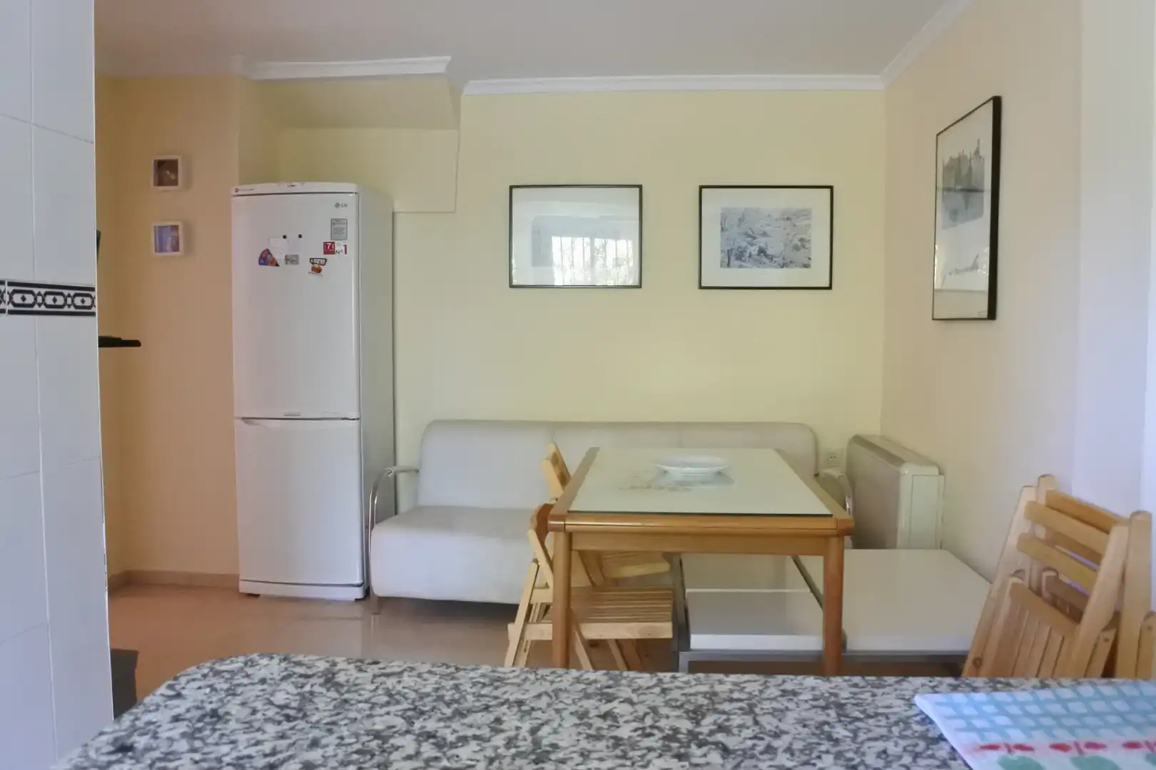 Comedor de Piso para compartir en Granada con Aire acondicionado, Calefacción y Jardín privado