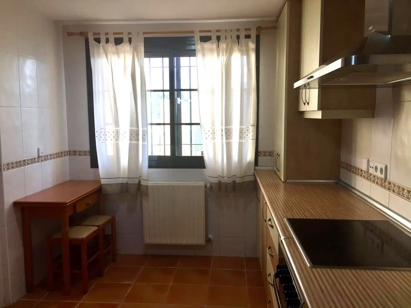Küche von Einfamilien-Reihenhaus zum Verkauf in Aranjuez mit Klimaanlage, Heizung und Terrasse