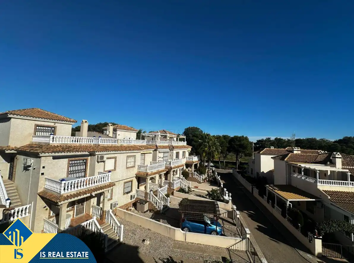 Vista exterior de Casa adosada de lloguer en Orihuela amb Aire condicionat, Calefacció i Terrassa