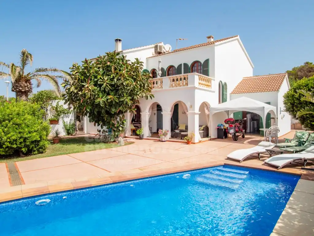 Casa amb piscina en venda a Cala Blanca