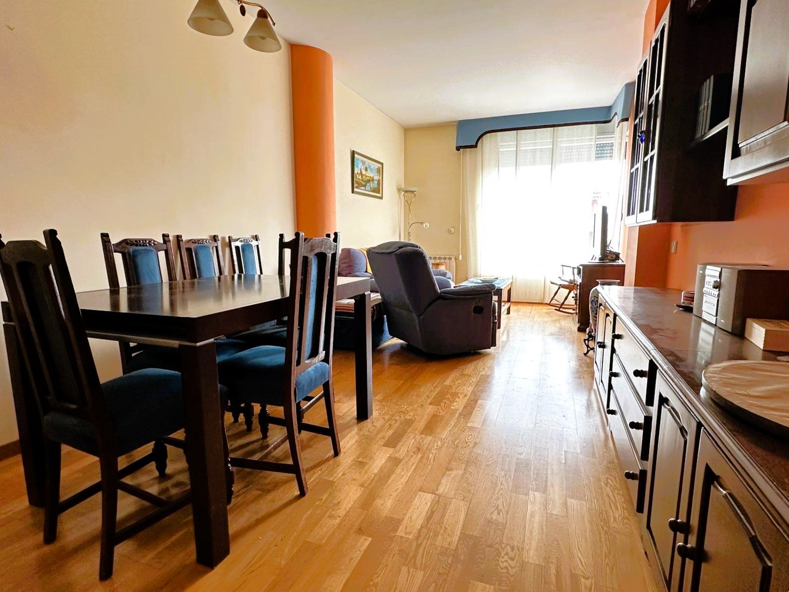 Sala d'estar de Pis en venda en L'Hospitalet de Llobregat amb Calefacció