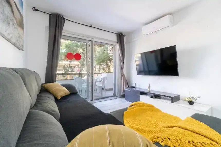 Living room of Flat for sale in Salou  with Air Conditioner, Heating and Oven