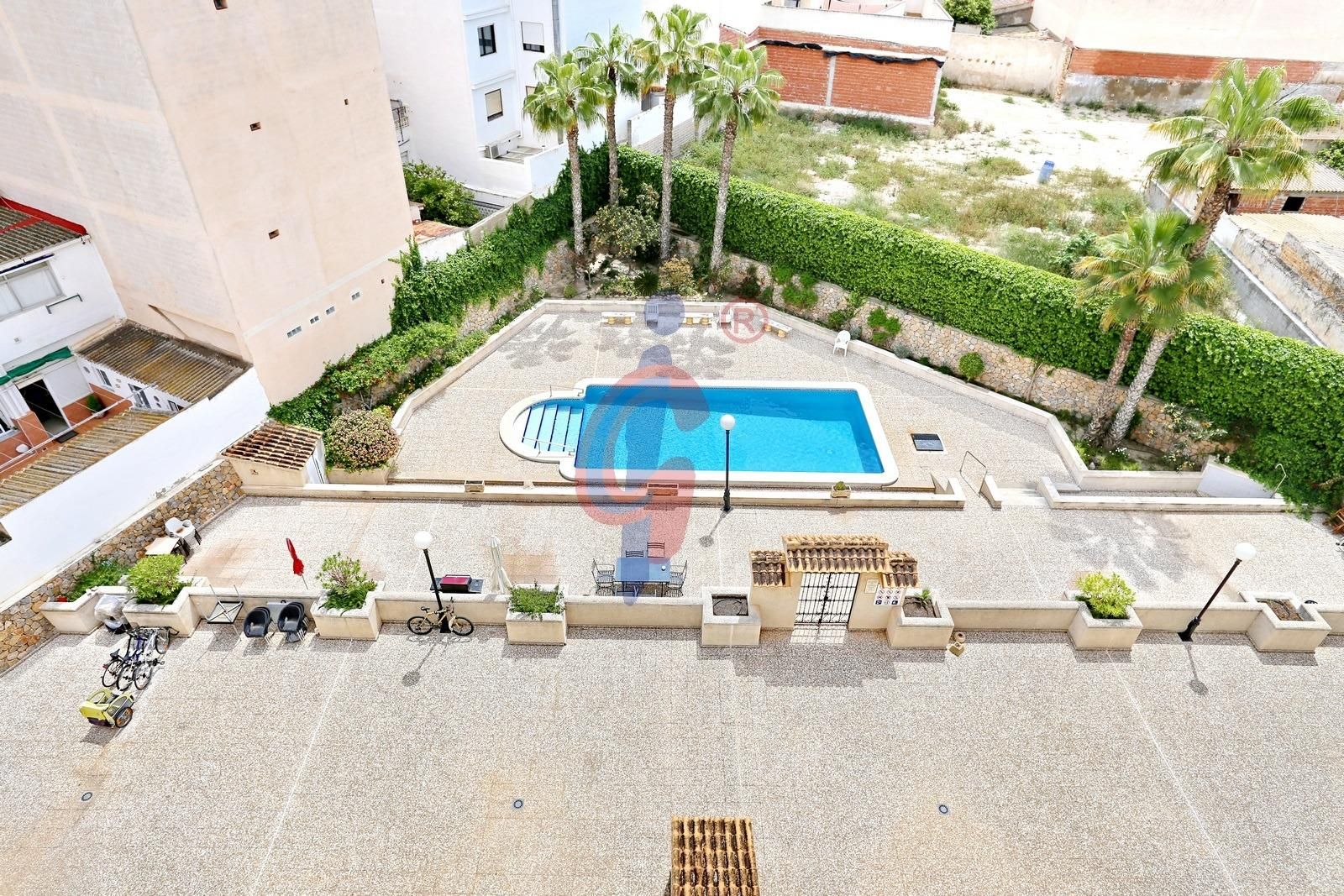 Piscina de Apartament en venda en Guardamar del Segura amb Terrassa, Traster i Piscina comunitària