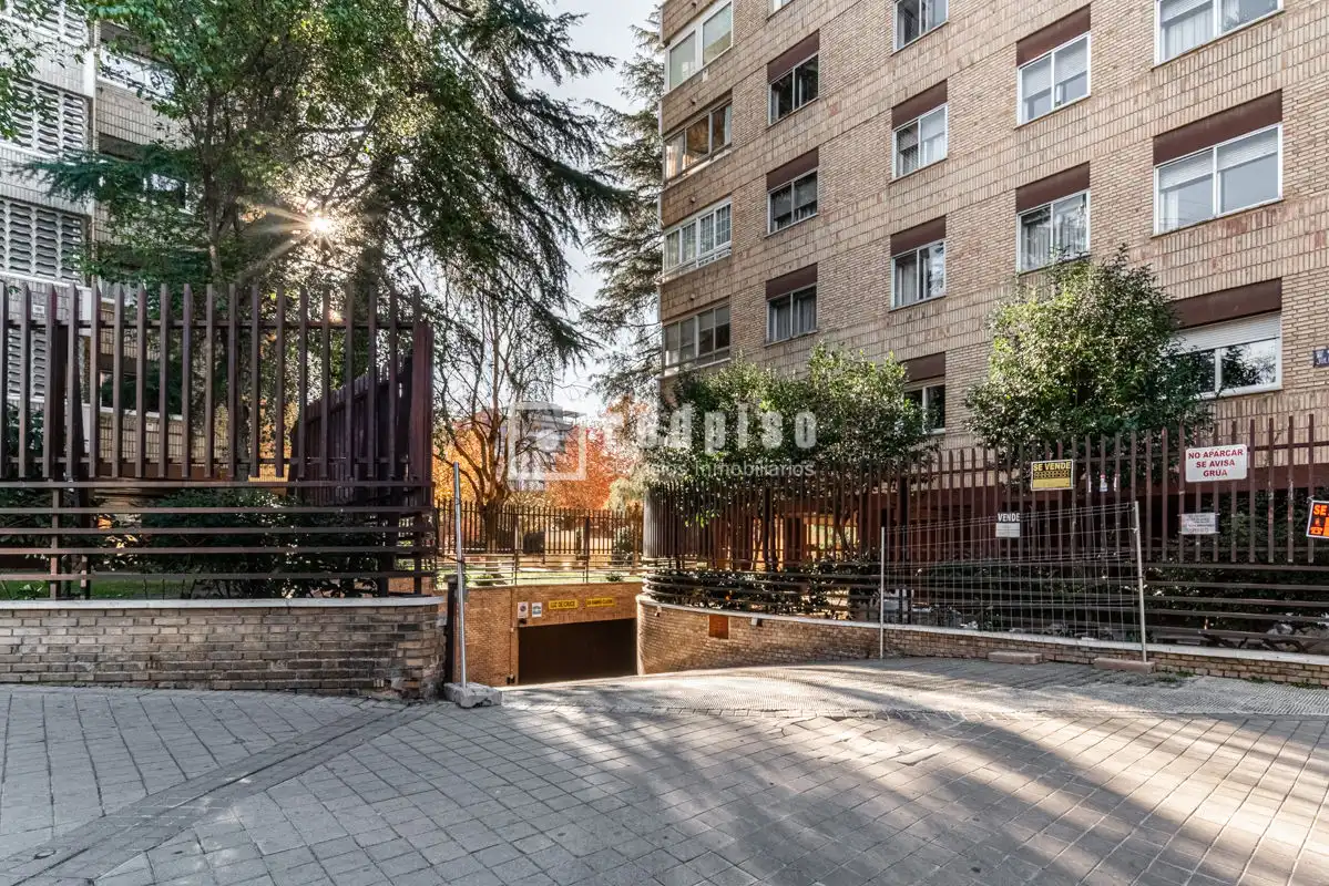 Exterior view of Garage for sale in  Madrid Capital