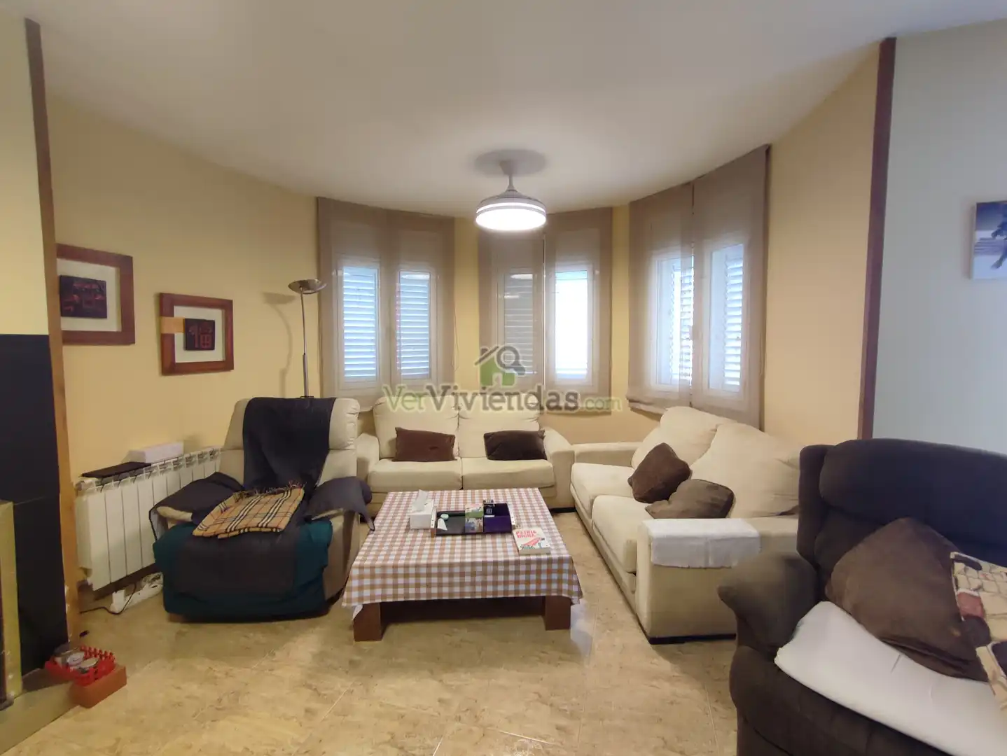Sala d'estar de Casa o xalet en venda en Cervelló amb Calefacció, Jardí privat i Terrassa