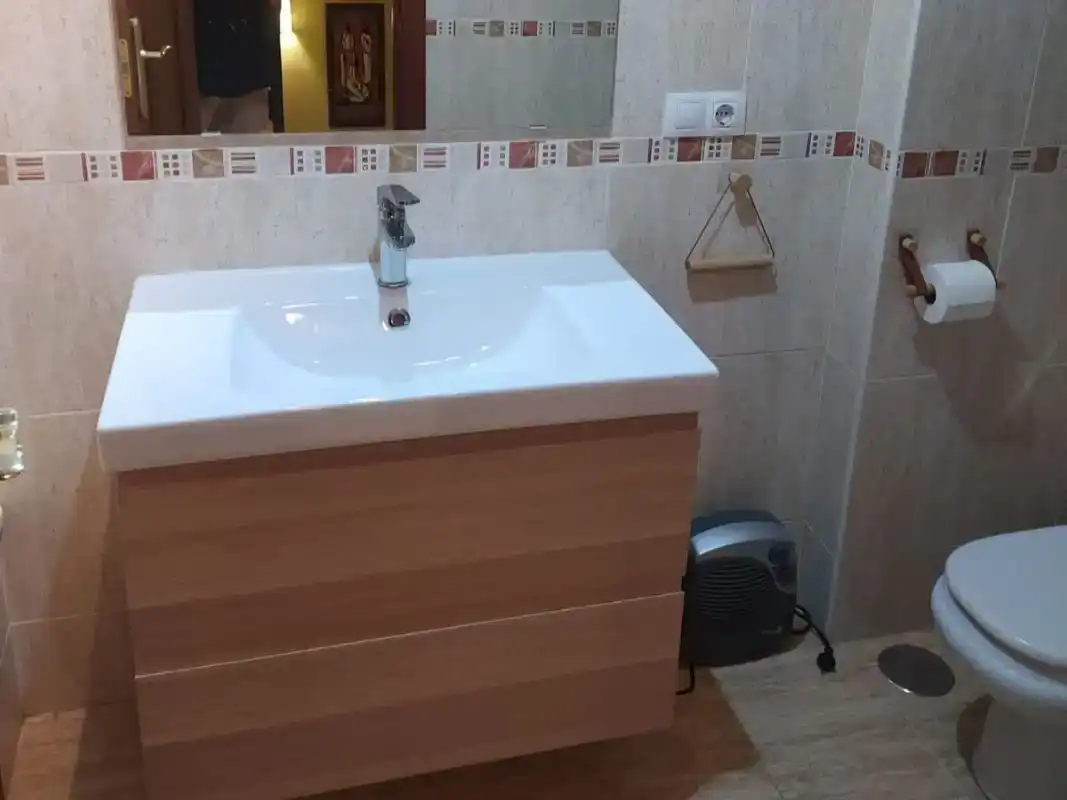Bany de Pis de lloguer en Antequera amb Aire condicionat, Moblat i Forn