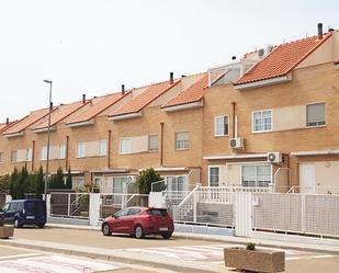 Exterior view of Single-family semi-detached for sale in María de Huerva  with Air Conditioner and Terrace