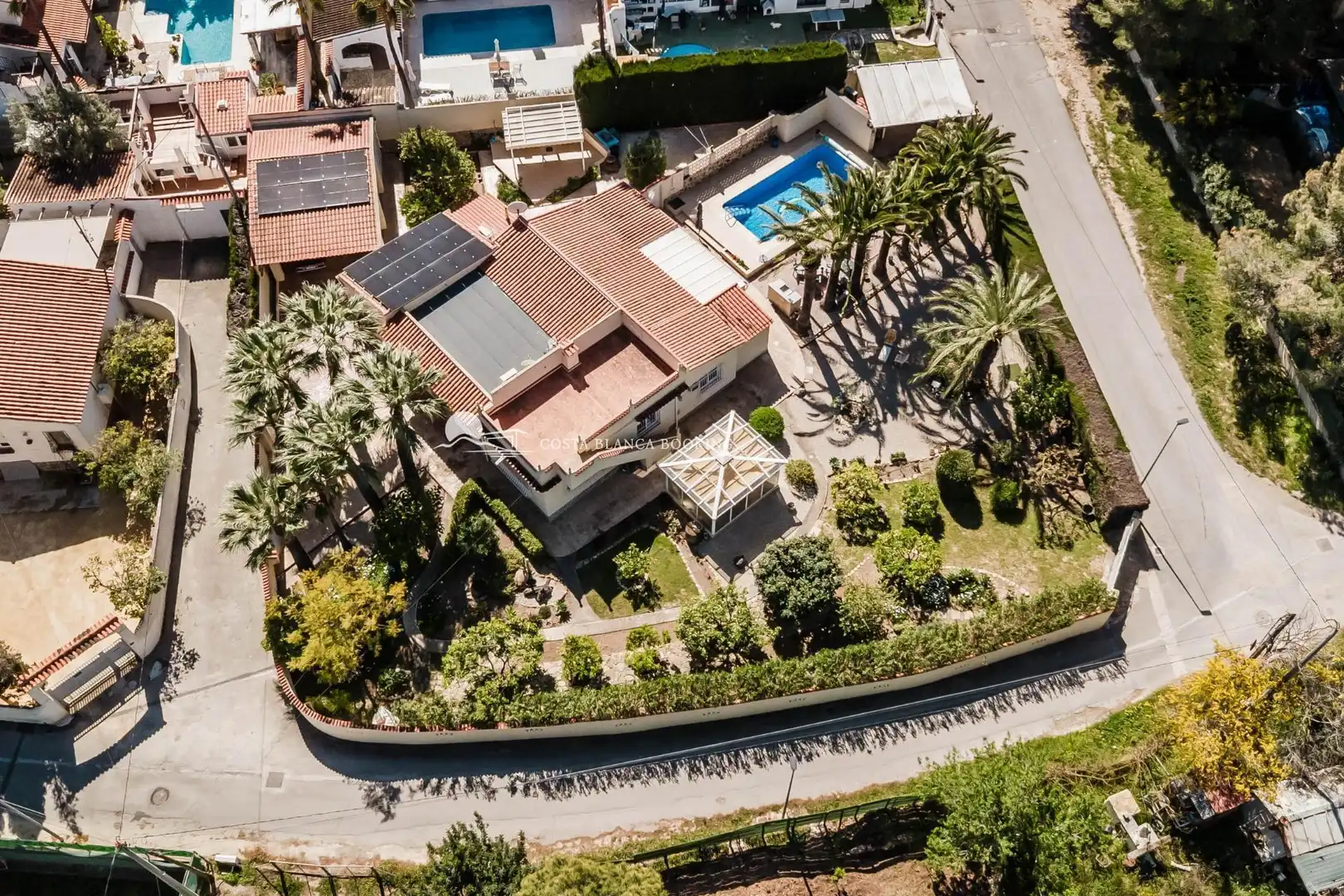 Vista exterior de Casa o xalet en venda en L'Alfàs del Pi amb Aire condicionat, Calefacció i Jardí privat