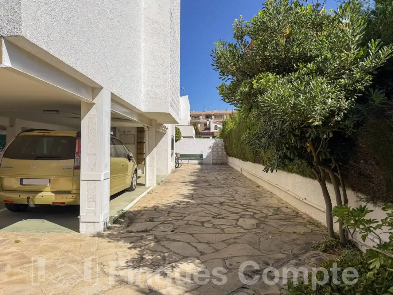 Vista exterior de Apartament en venda en Roda de Berà amb Terrassa i Moblat
