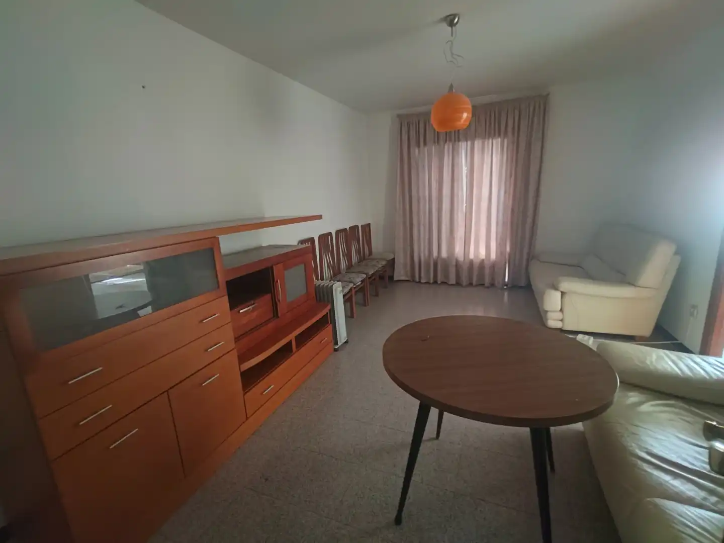 Sala d'estar de Pis en venda en Baza amb Calefacció i Moblat