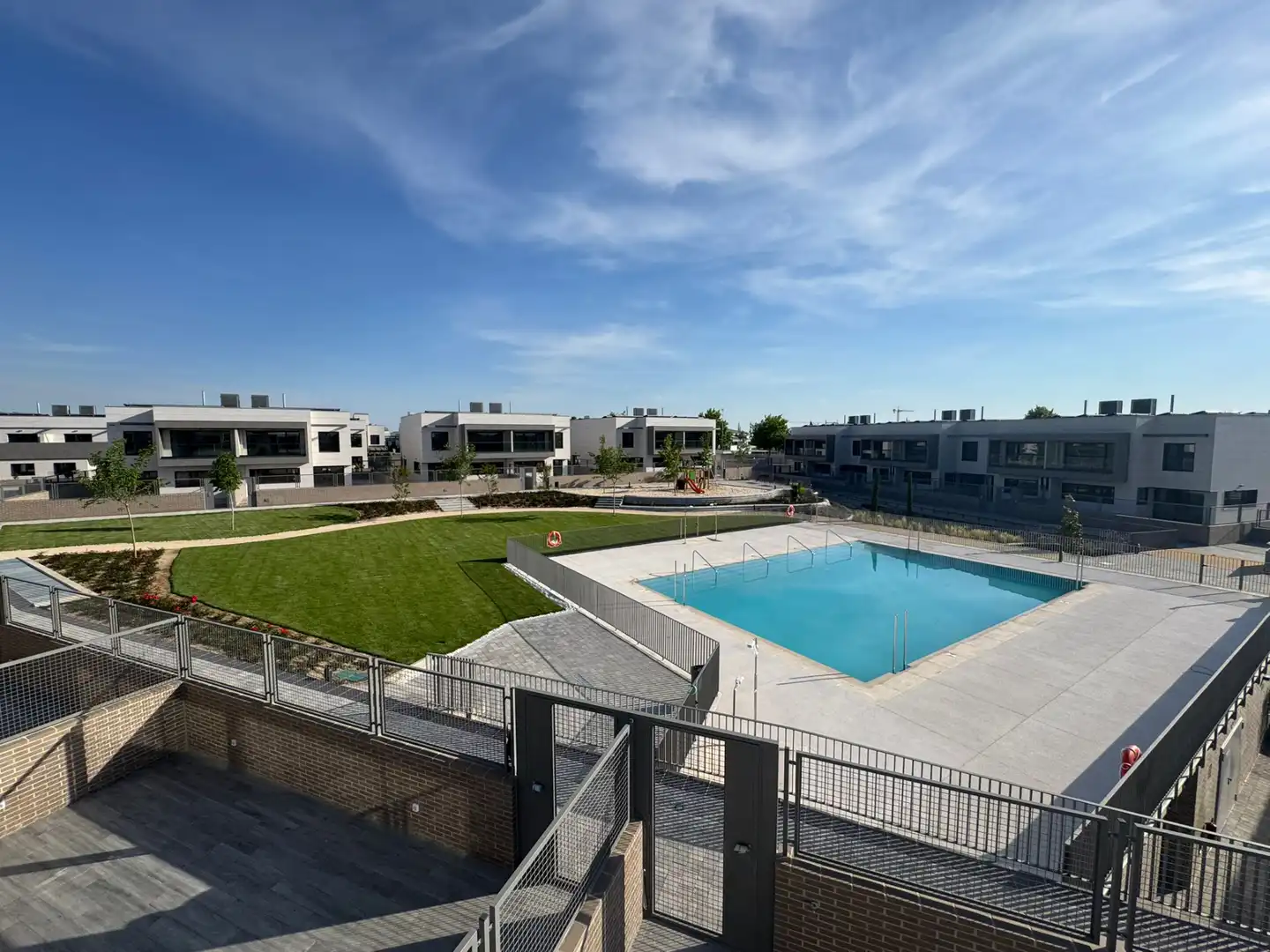 Terraza de Casa adosada en venta en Boadilla del Monte con Aire acondicionado, Calefacción y Jardín privado