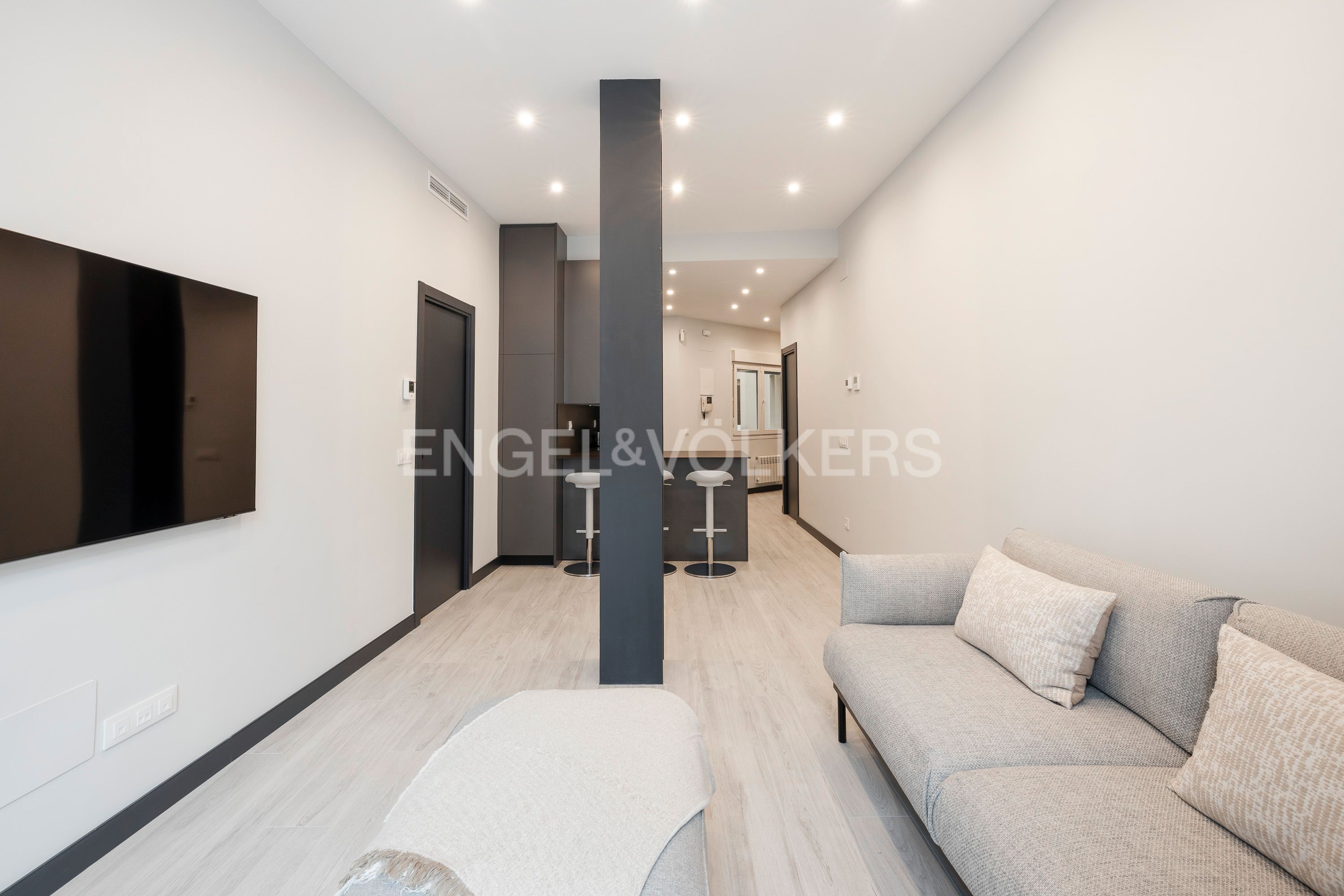 Sala d'estar de Apartament en venda en  Madrid Capital amb Aire condicionat, Calefacció i Moblat