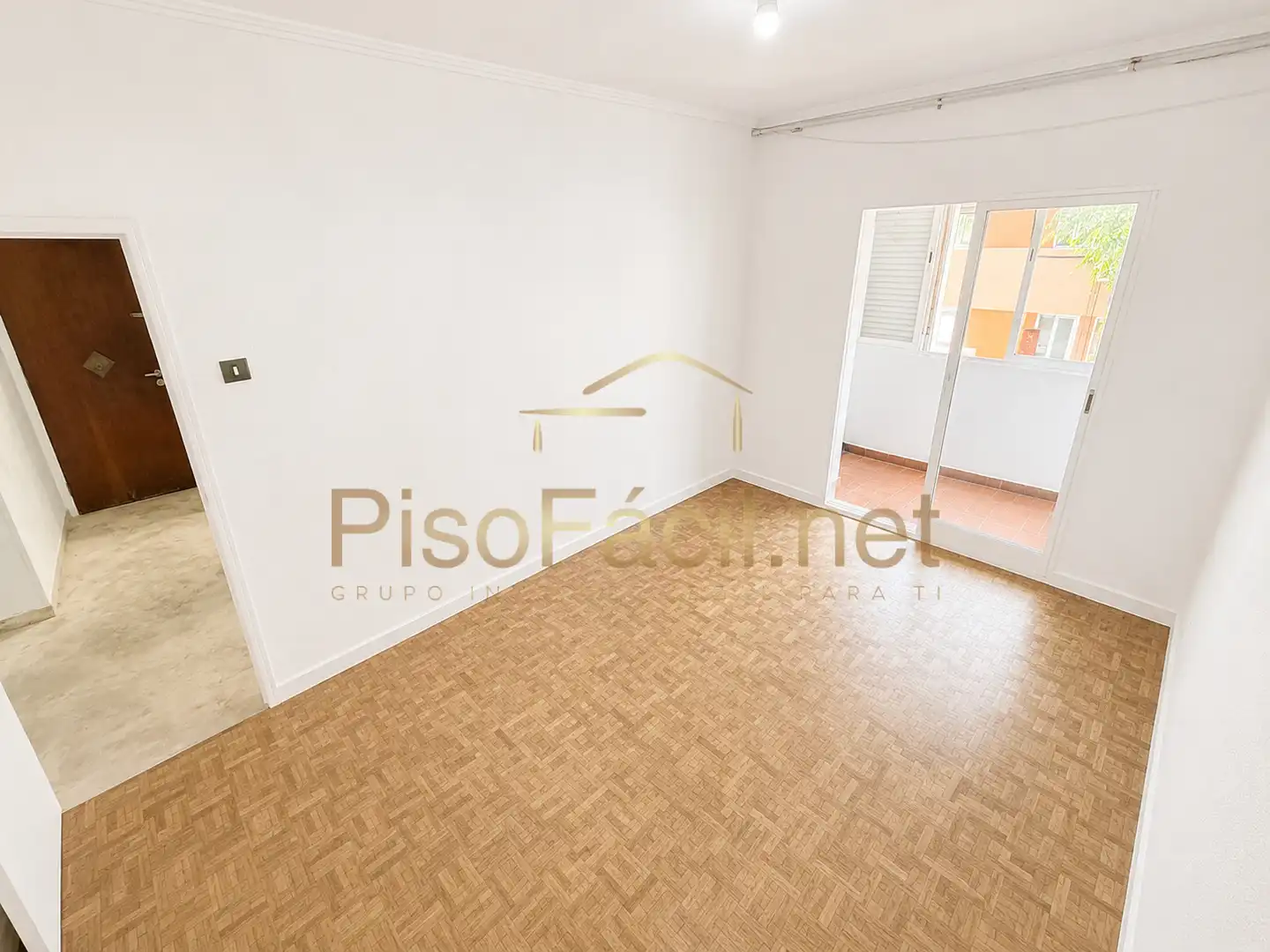 Piso en venta en Madrid con Calefacción, Terraza y Alarma