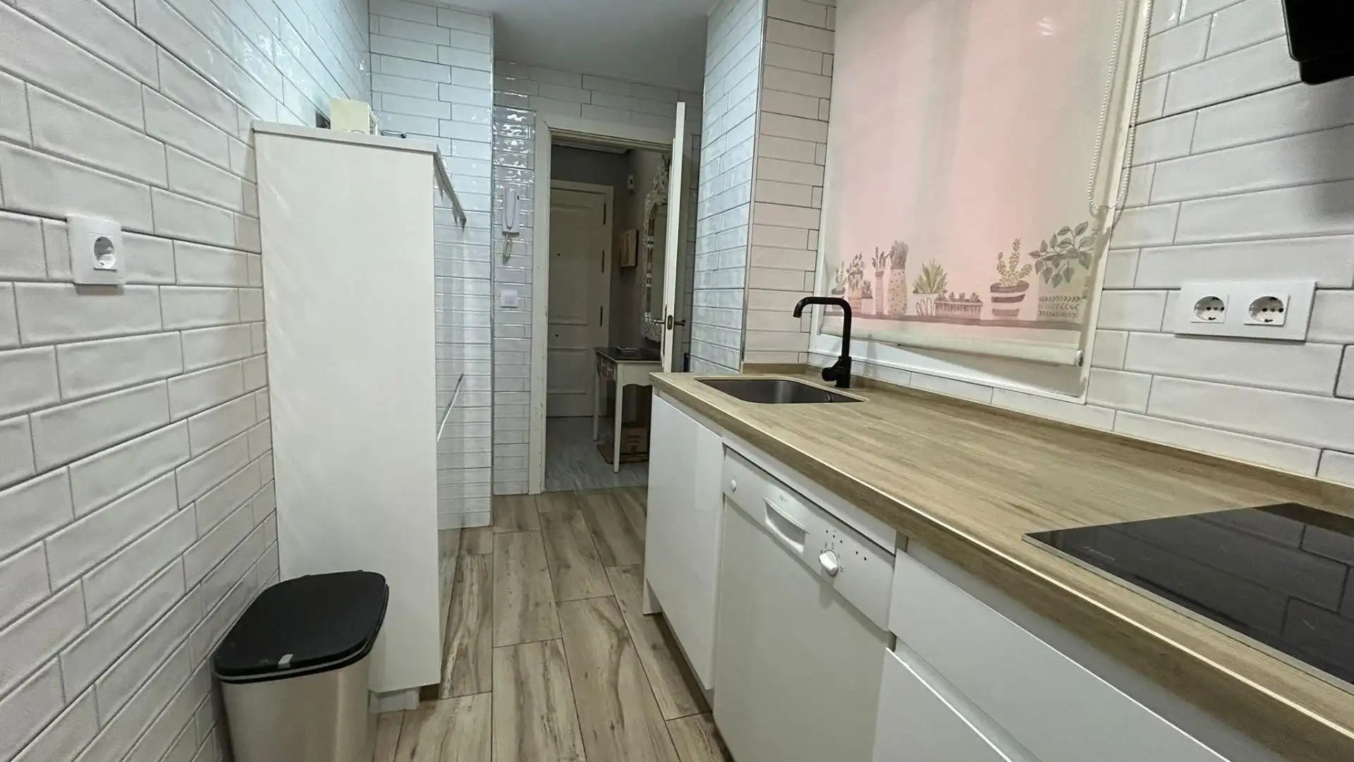 Kitchen of Flat for rent in Sevilla  with Air Conditioner, Heating and Terrace