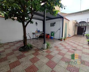 Vista exterior de Casa o xalet en venda en Don Benito amb Terrassa