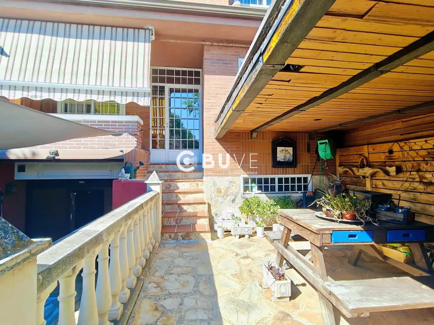 Vista exterior de Casa adosada en venda en Fuenlabrada amb Aire condicionat, Calefacció i Jardí privat