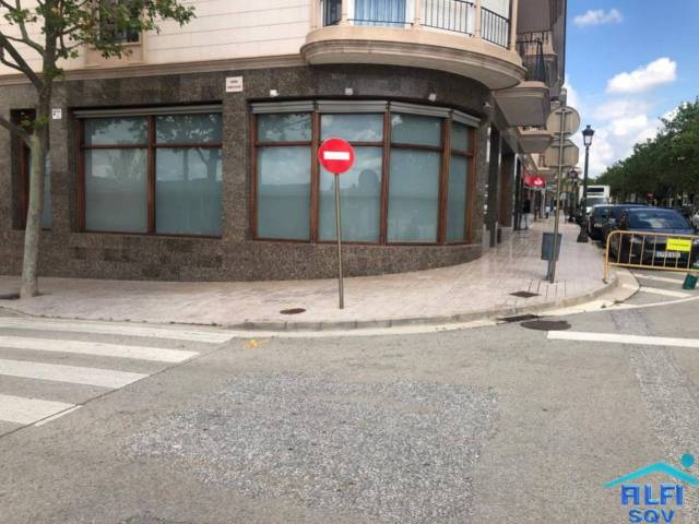 Local comercial en Alquiler en Avenida països catalans, 5 en Mas Duran
