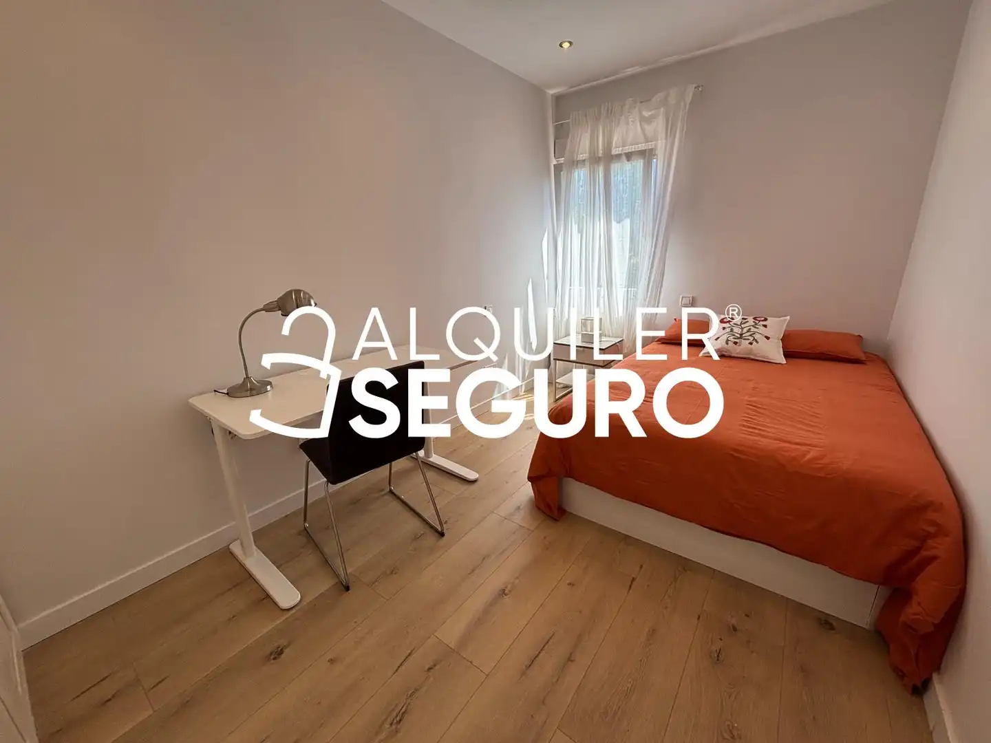 Schlafzimmer von Wohnung zur Miete in Madrid mit Klimaanlage, Heizung und Möbliert