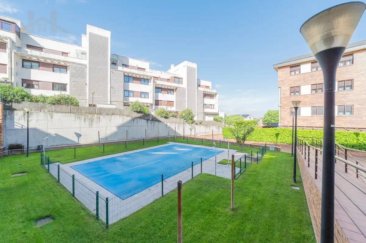 Piscina de Ático en venta en Arroyomolinos (Madrid) con Aire acondicionado, Calefacción y Jardín privado