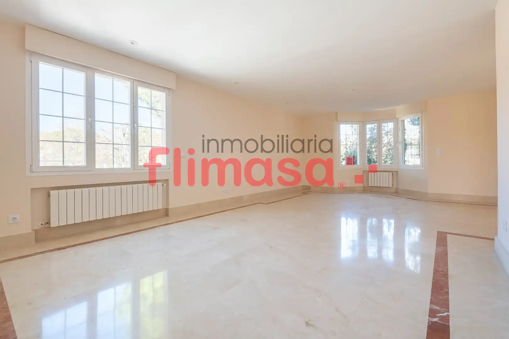 Sala d'estar de Casa o xalet en venda en Villaviciosa de Odón amb Aire condicionat, Calefacció i Jardí privat