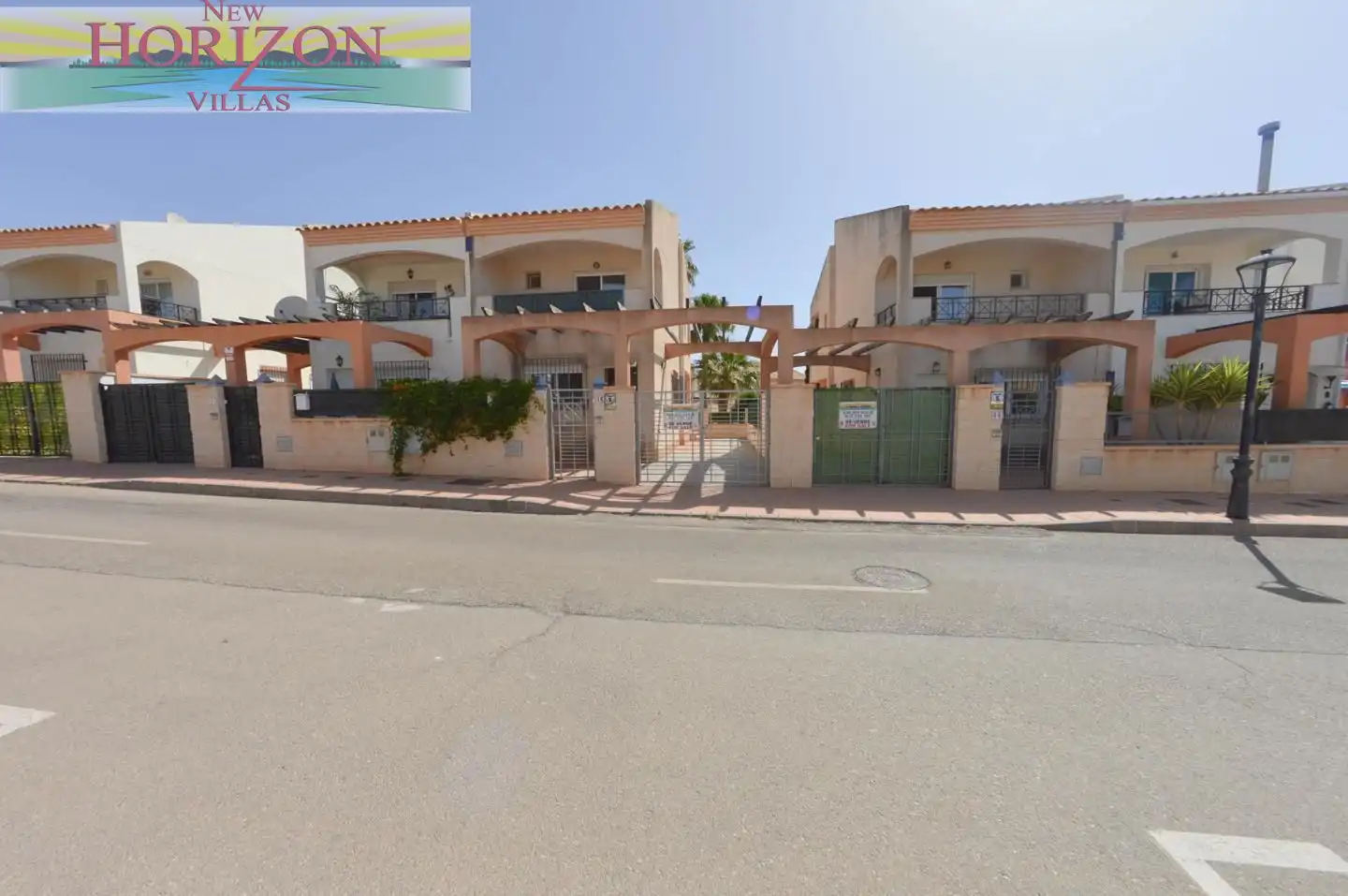 Vista exterior de Dúplex en venta en Zurgena con Aire acondicionado, Terraza y Piscina comunitaria