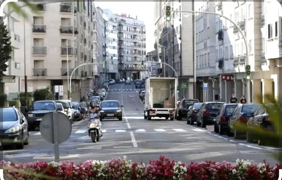 Außenansicht von Wohnung zur Miete in Vigo  mit Abstellraum, Möbliert und Balkon