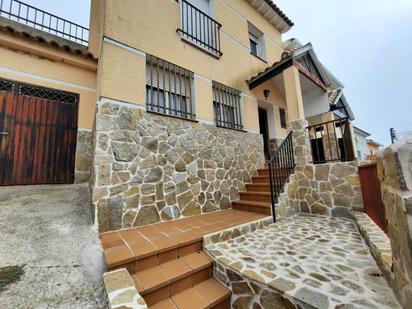 Vista exterior de Casa adosada en venda en Nombela amb Terrassa i Piscina