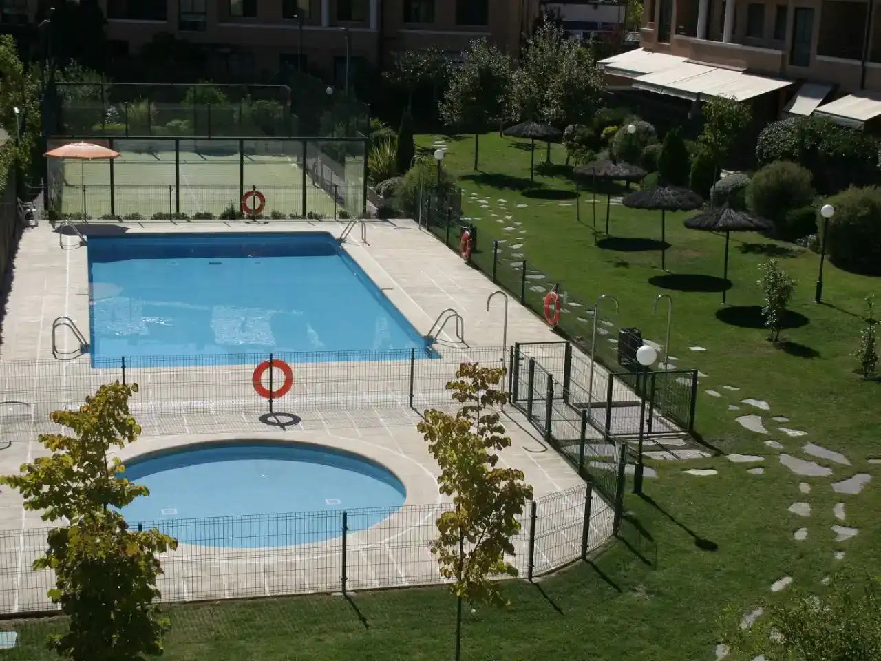 Piscina de Pis de lloguer en Pozuelo de Alarcón amb Aire condicionat, Piscina i Balcó
