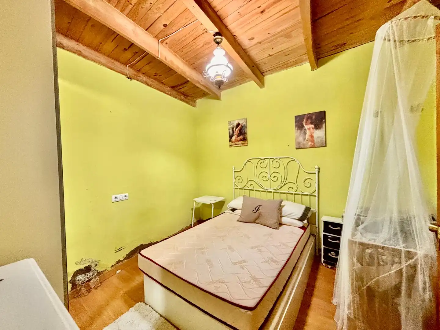 Dormitori de Casa o xalet en venda en Santa Elena de Jamuz amb Calefacció, Moblat i Forn
