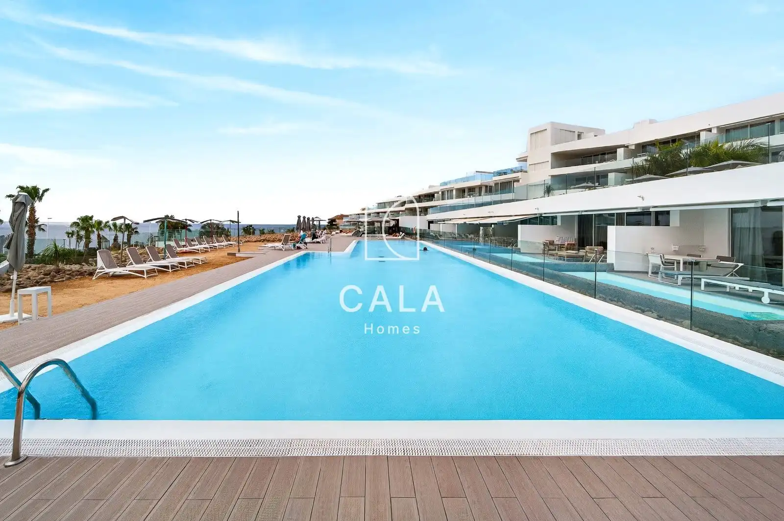 Piscina de Apartament en venda en Adeje amb Aire condicionat, Calefacció i Terrassa