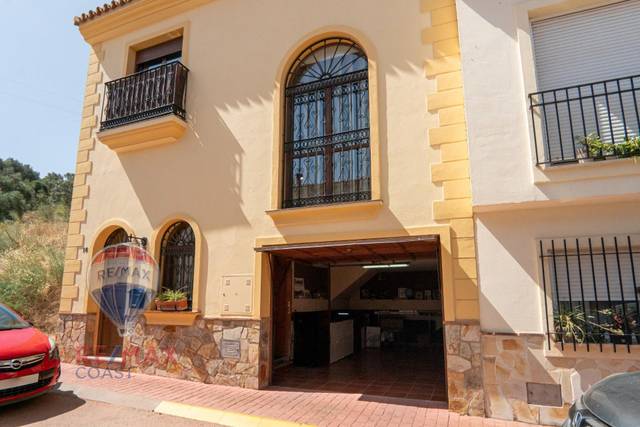 Casa-chalet en Venta en Calle Calle Mariano del Pino Marqués en Casabermeja