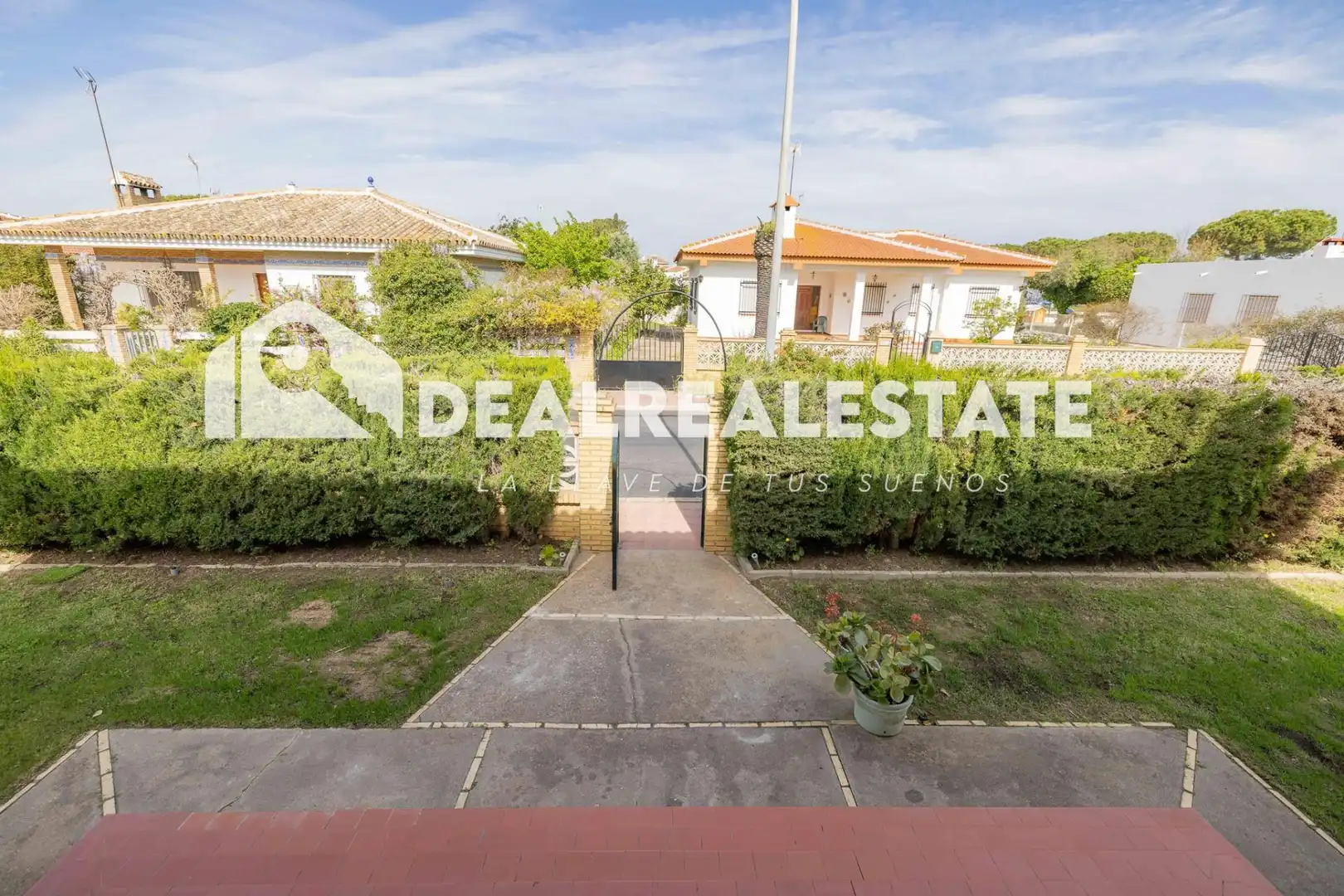 Vista exterior de Casa o xalet en venda en Almonte amb Jardí privat, Terrassa i Moblat