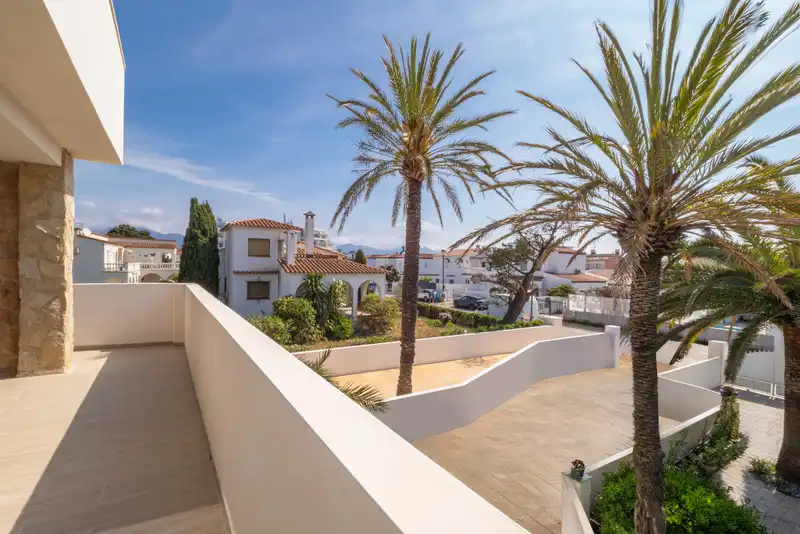 Terrace of Attic for sale in Empuriabrava  with Air Conditioner, Heating and Private garden