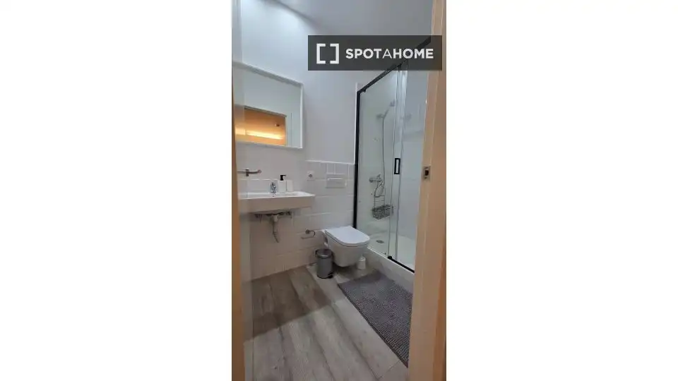 Bathroom of Flat for rent in Barcelona  with Air Conditioner, Heating and Furnished