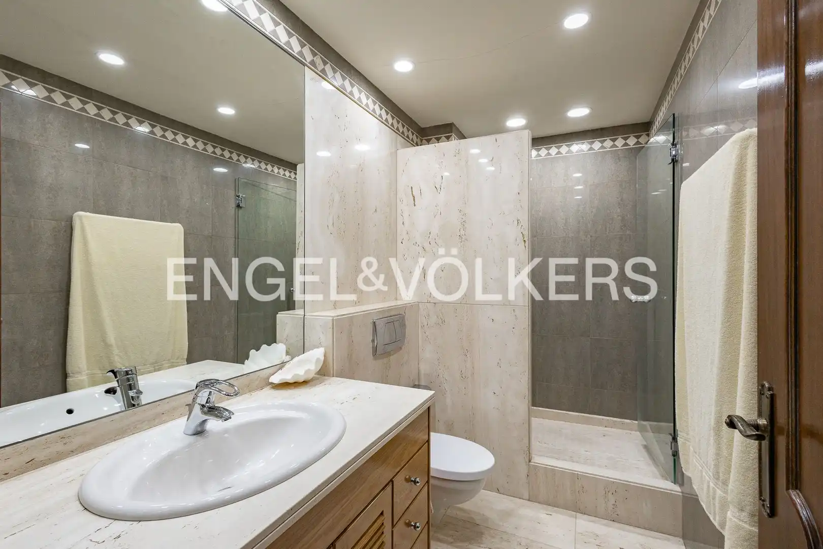 Baño de Casa o chalet de alquiler en Gavà con Aire acondicionado, Calefacción y Jardín privado