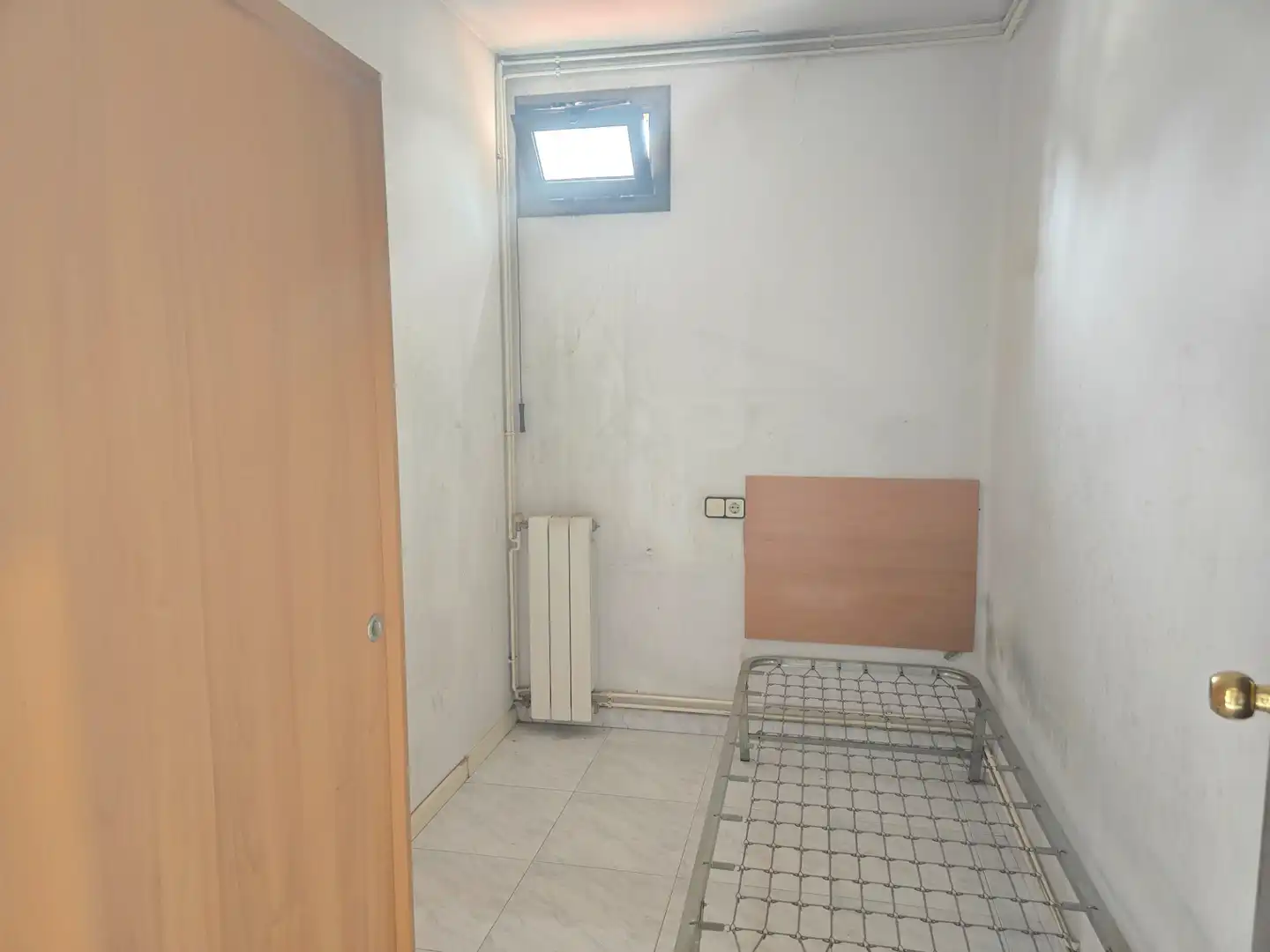 Habitación de Casa adosada en venta en Sabadell con Calefacción