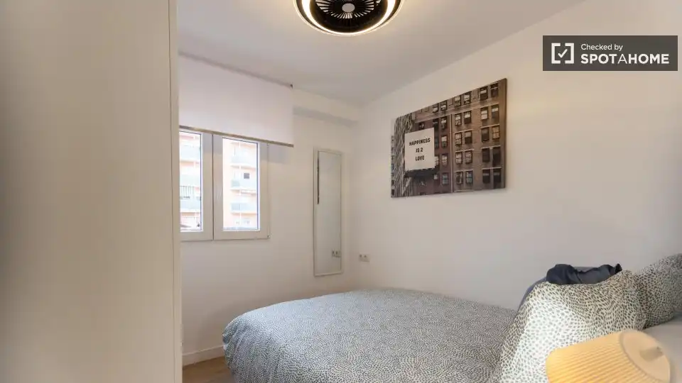 Habitación de Piso de alquiler en Valencia con Aire acondicionado, Calefacción y Amueblado