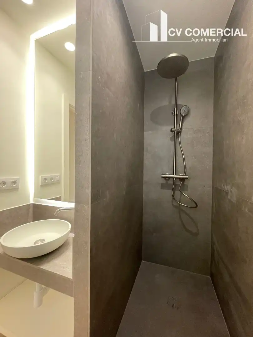 Bathroom of Flat for sale in Barcelona  with Air Conditioner, Heating and Parquet flooring