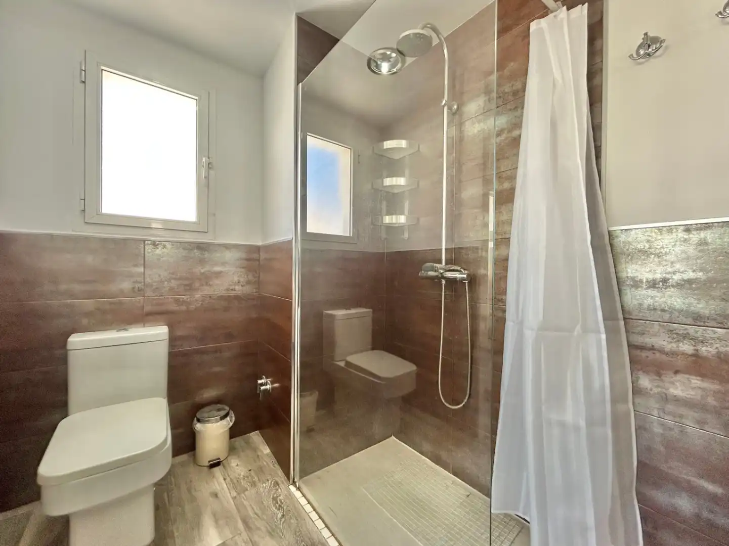 Badezimmer von Einfamilien-Reihenhaus zum Verkauf in Málaga mit Klimaanlage, Terrasse und Abstellraum