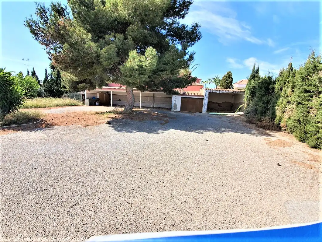 Vista exterior de Casa o xalet en venda en Elche / Elx amb Jardí privat, Terrassa i Traster
