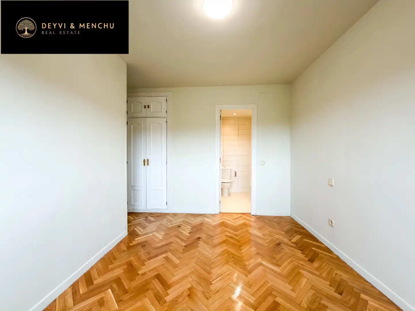 Habitación de Ático de alquiler en Pozuelo de Alarcón con Aire acondicionado, Jardín privado y Parquet
