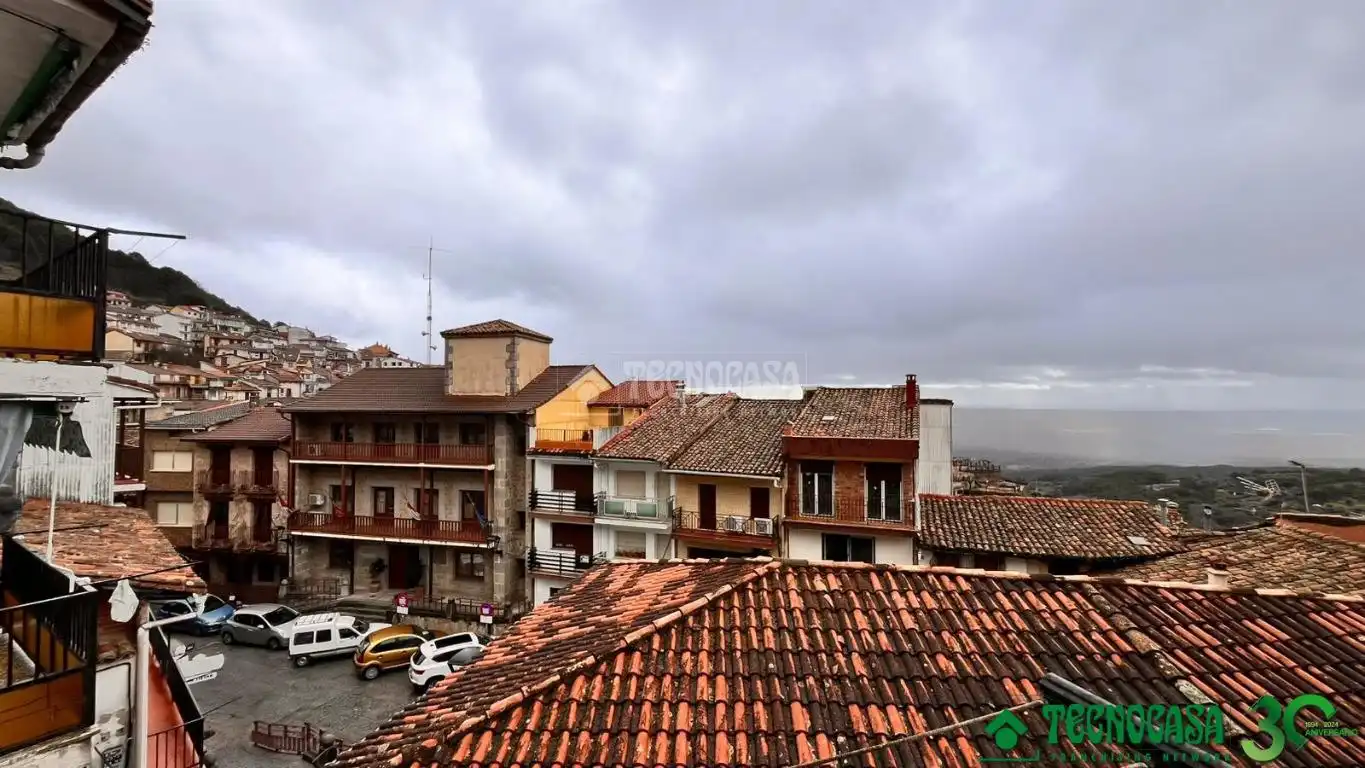 Vista exterior de Casa adosada en venda en Pedro Bernardo amb Calefacció