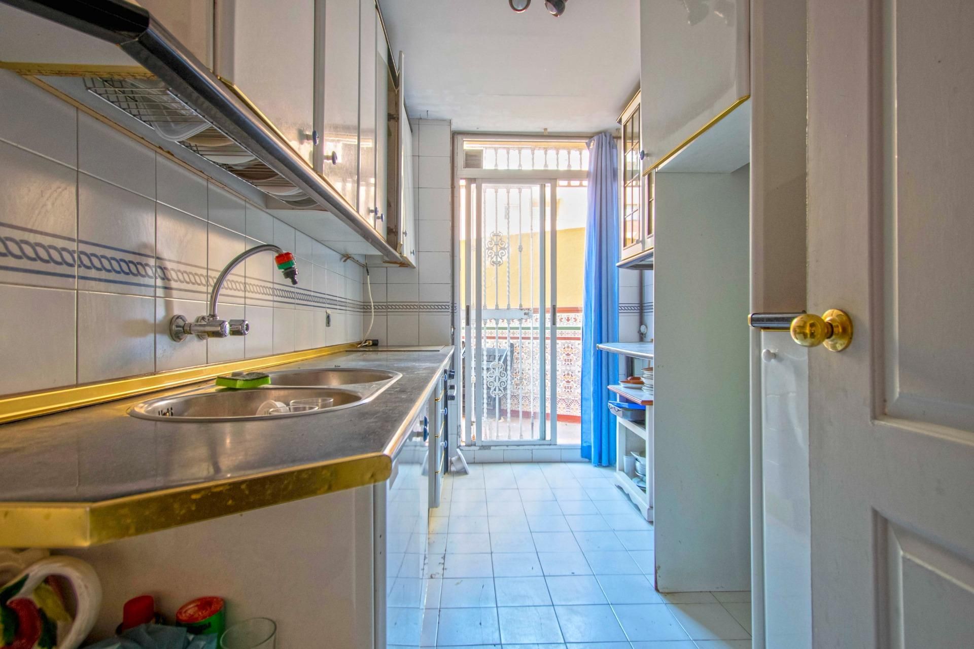 Cuina de Pis en venda en  Sevilla Capital amb Jardí privat, Terrassa i Piscina comunitària