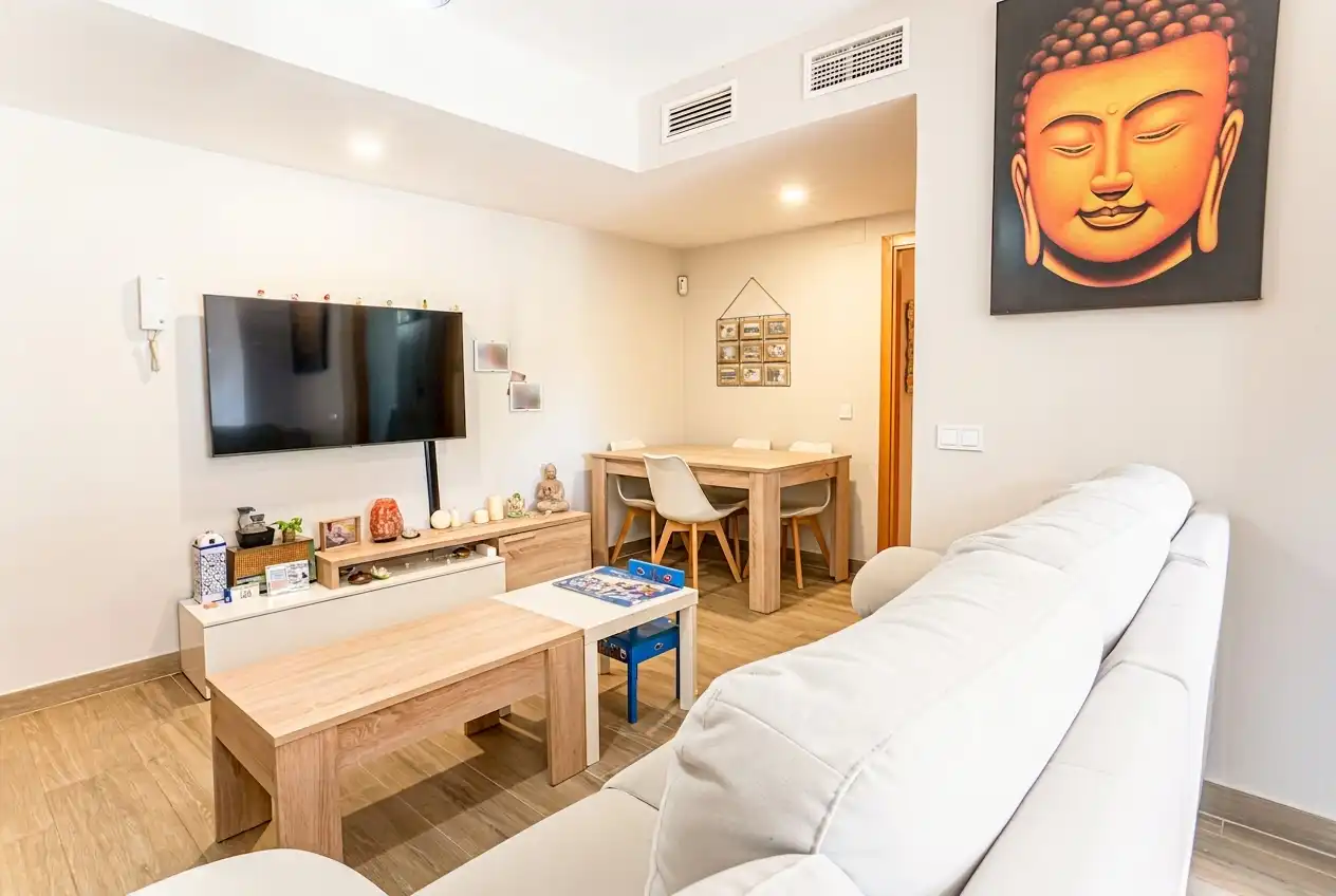 Sala de estar de Piso en venta en Vélez-Málaga con Aire acondicionado, Terraza y Piscina comunitaria