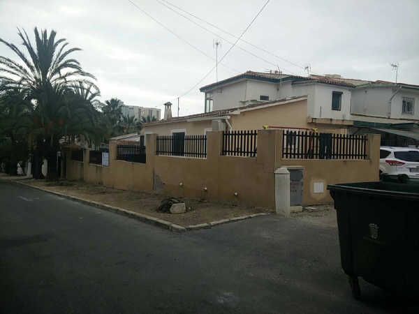 Vista exterior de Casa adosada en venta en Finestrat