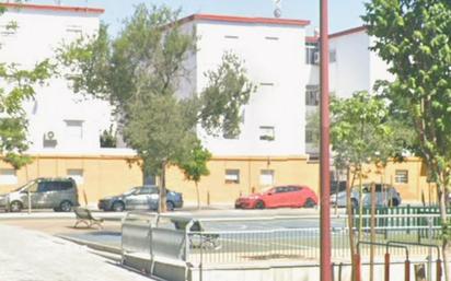 Exterior view of Flat for sale in  Sevilla Capital