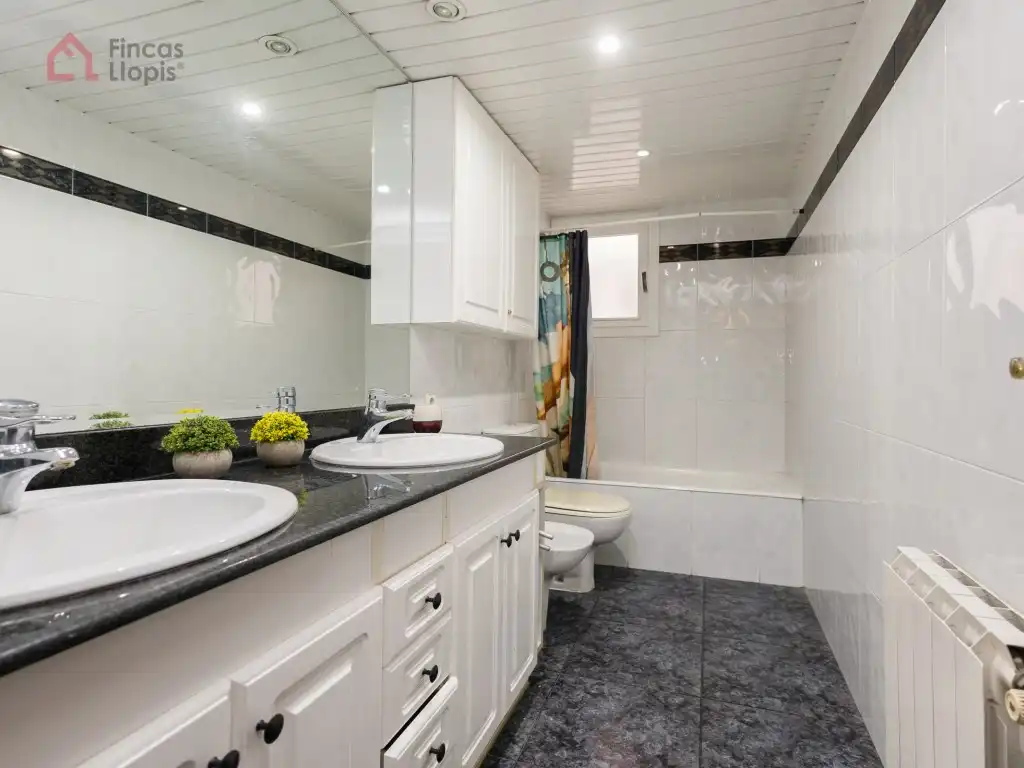 Baño de Piso en venta en Barcelona con Balcón